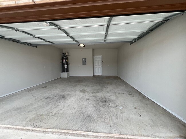 Building Photo - Luxury Two Story  3/2.5 Duplex in Seguin, ...