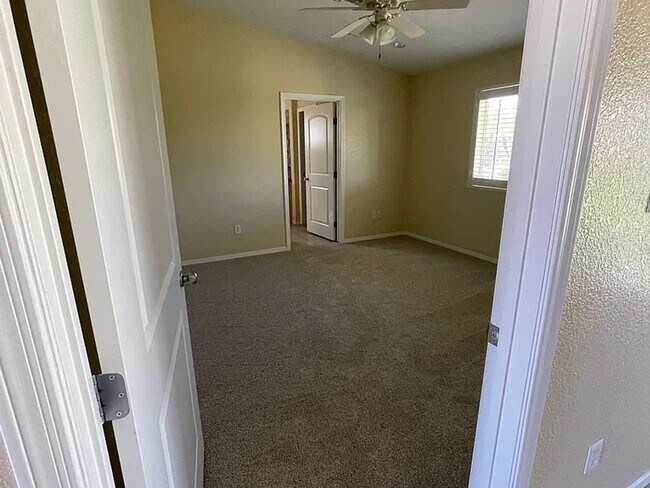 Building Photo - Beautiful Estrella Home