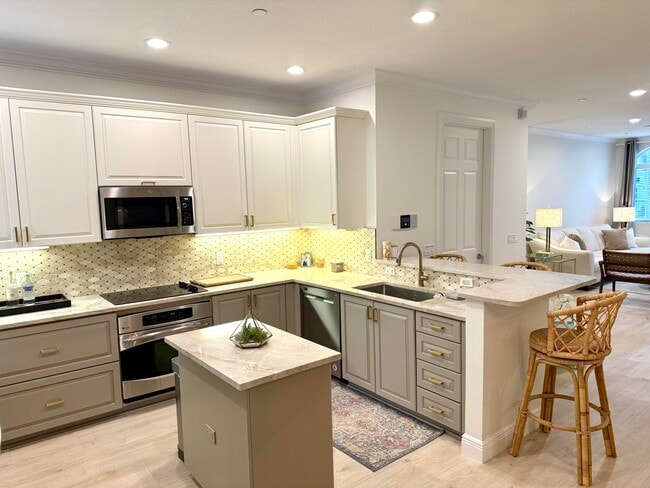 Building Photo - 809 Estancia Wy
