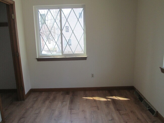 Building Photo - 114 Clark St