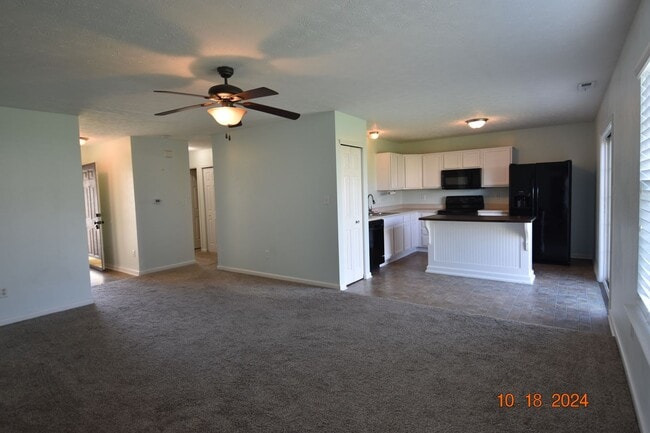 Building Photo - Three Bedroom Home in Greenfield