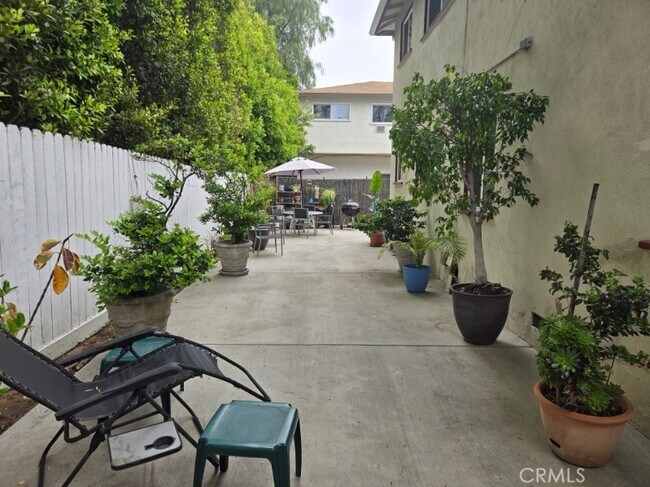 Building Photo - 4949 Coldwater Canyon Ave