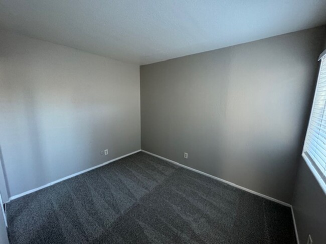 Building Photo - Fully Remodeled 3 Bedroom Townhome Availab...