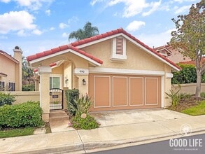 Building Photo - harming 2BR/2BA Townhome with Private Yard & 2-Car Garage in UTC