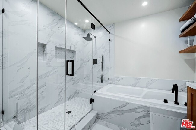 Building Photo - 123 S Clark Dr