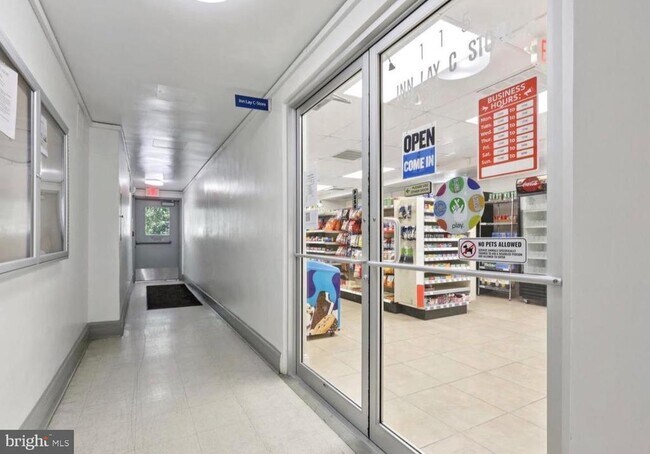 Building Photo - 6621 Wakefield Dr