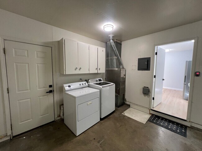 Building Photo - 928-932 N 6th Street