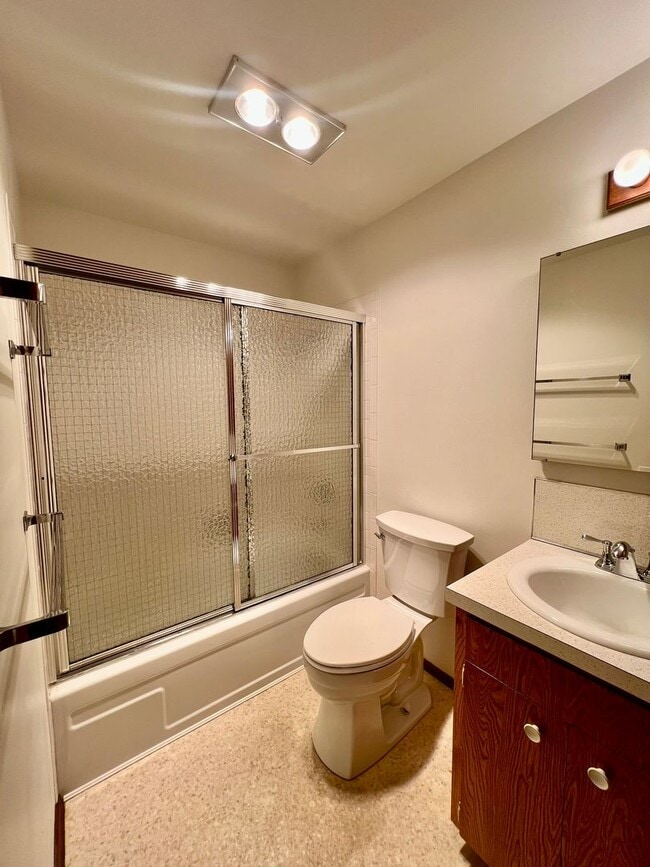 Building Photo - Updated 3BD Rambler w/ Exterior Amenities