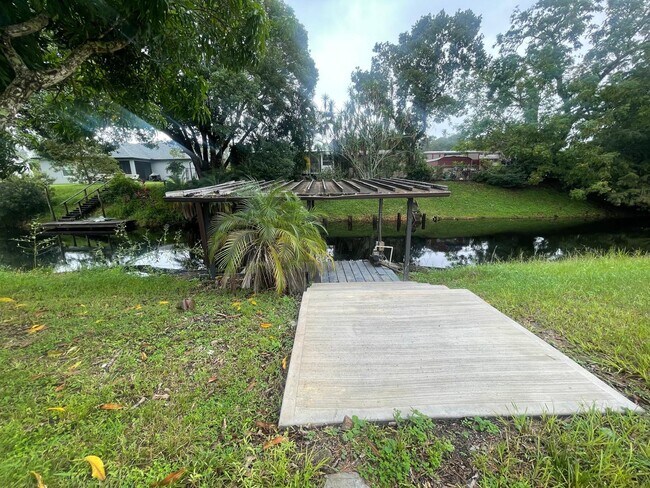 Building Photo - 5024 Marina Dr