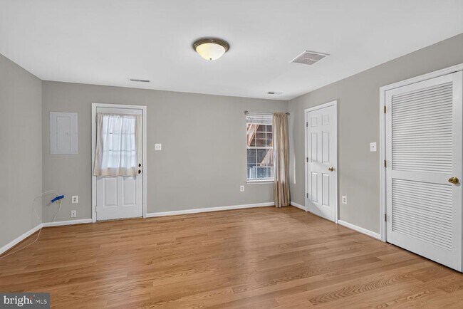 Building Photo - 2432 Clover Field Cir