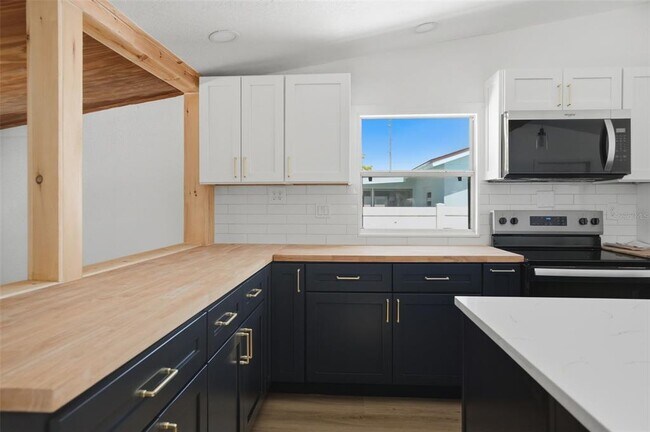 Building Photo - 7037 McCray Dr