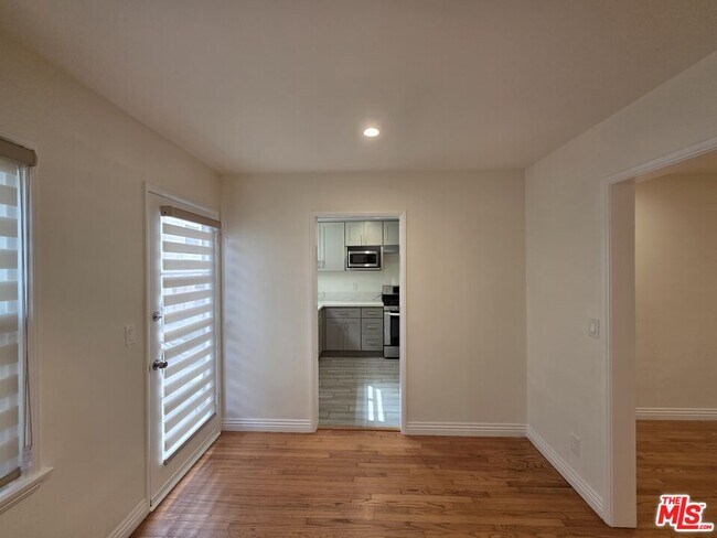 Building Photo - 102 Gaviota Ave