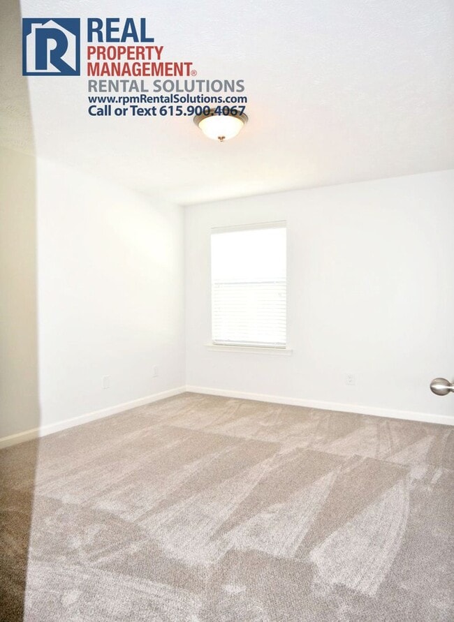 Building Photo - Amazing 3BR/2.5BA Mboro townhome 1mi from I-24! Triple Blackman Schools!
