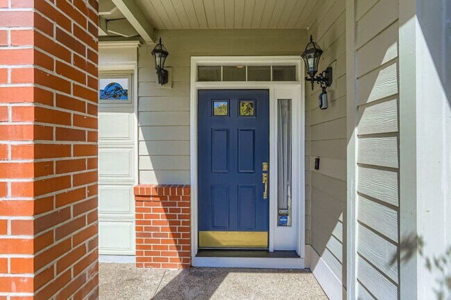 Building Photo - Spacious Bethany Home with Attached Garage, Fenced Yard, Washer/Dryer Included