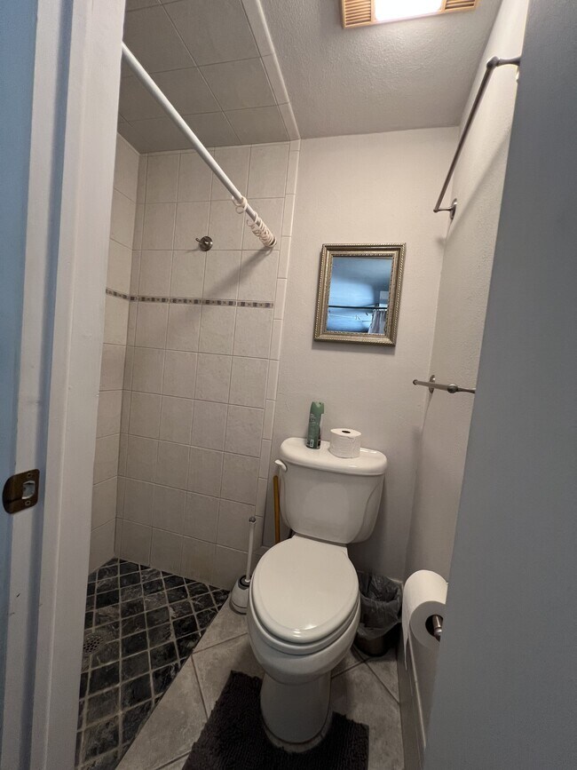 Building Photo - 10802 Laburnum Dr