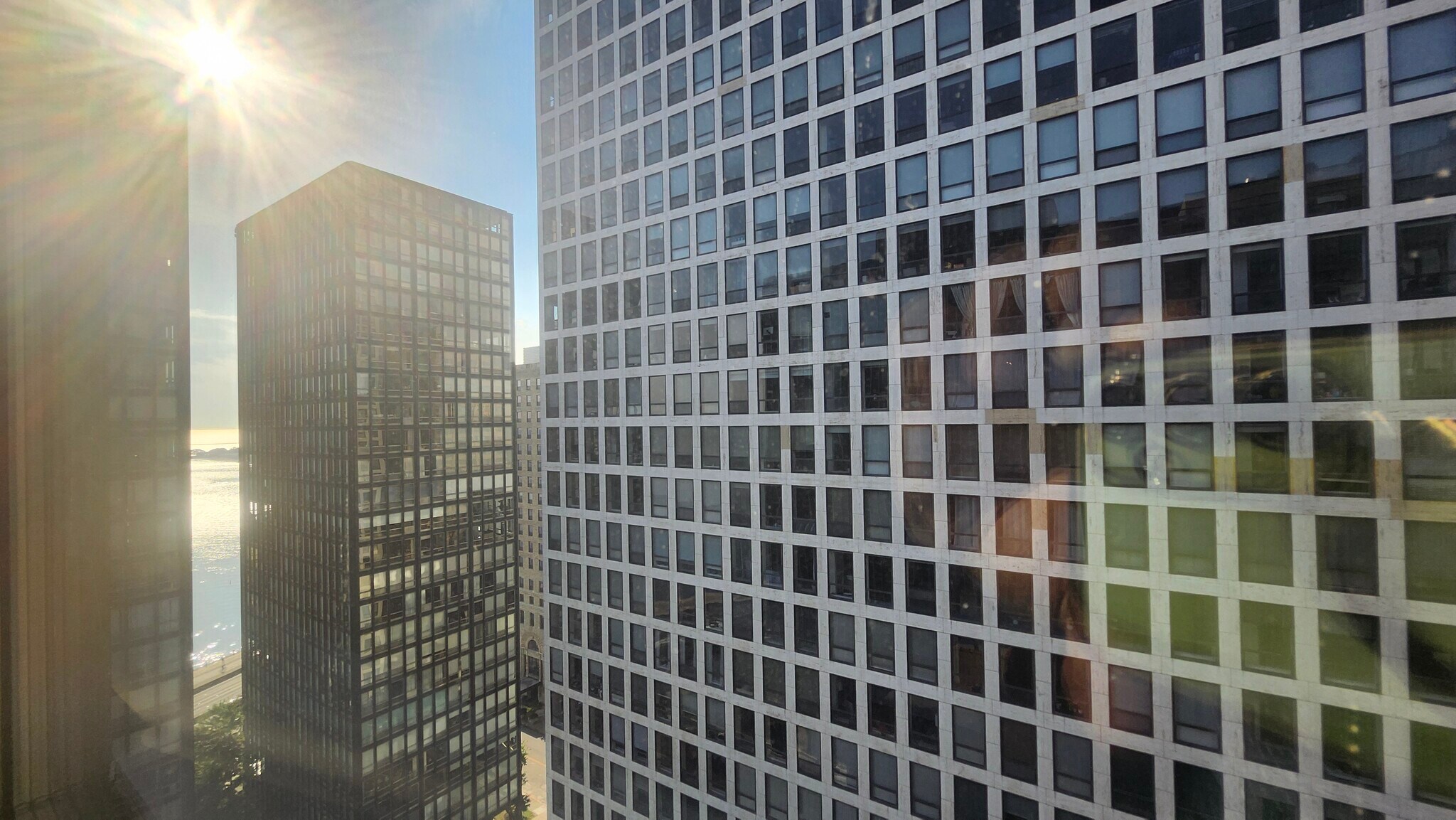 Building Photo - 253 E Delaware Pl