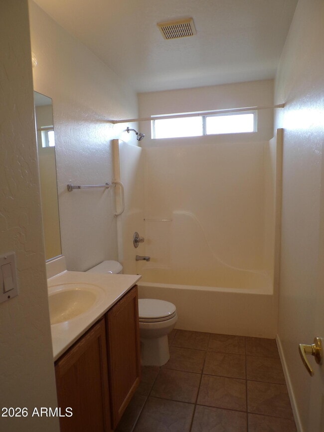 Building Photo - 610 S Azure Dr