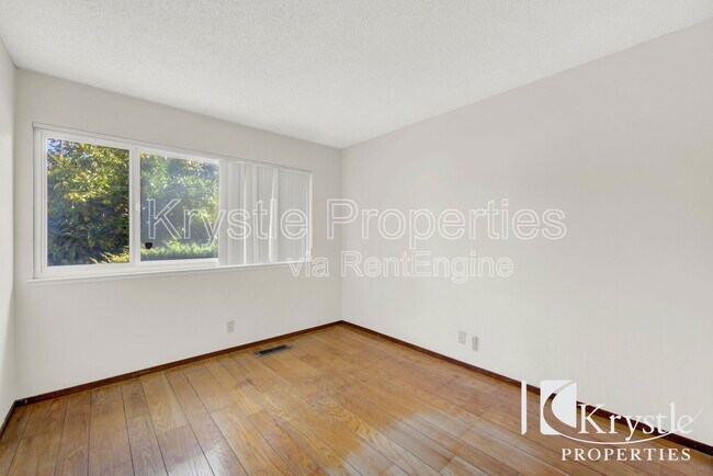 Building Photo - 949 N Camino Alto