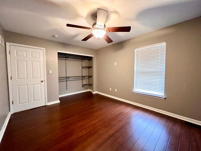 Building Photo - 6 Bed 4 Bath in West End