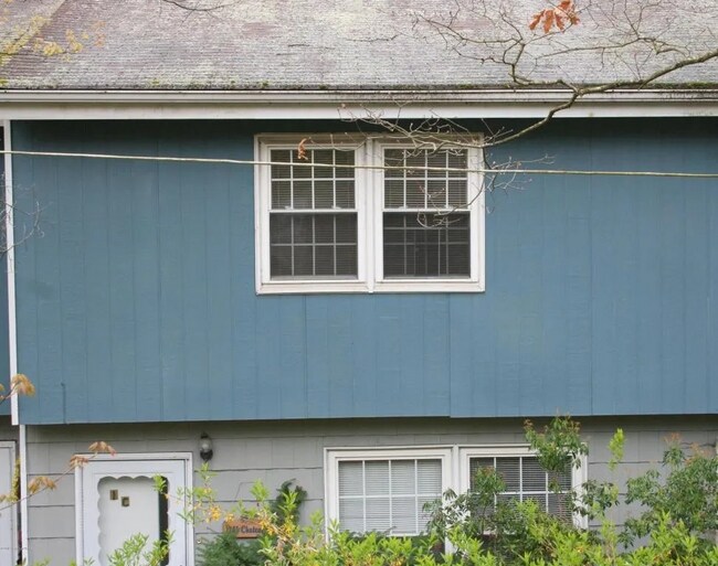 Building Photo - 1245 Chateau Dr