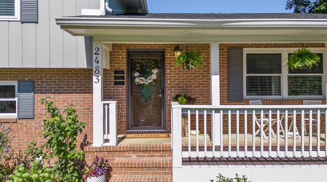 Building Photo - 2483 Shenandoah Dr