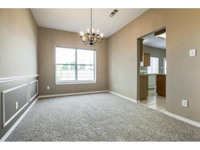 Building Photo - 137 W Clubview Ct