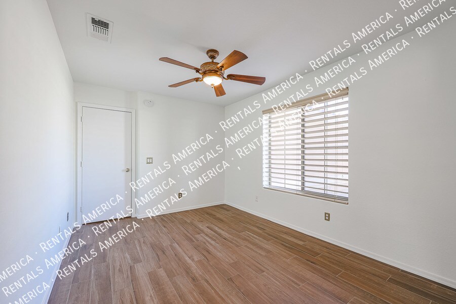 Building Photo - 4647 E Lavender Ln