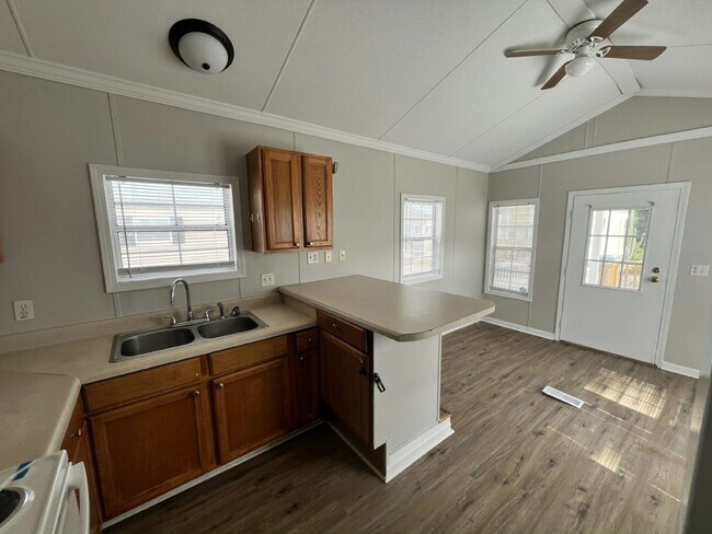 Building Photo - 1113 Chicago Bulls St