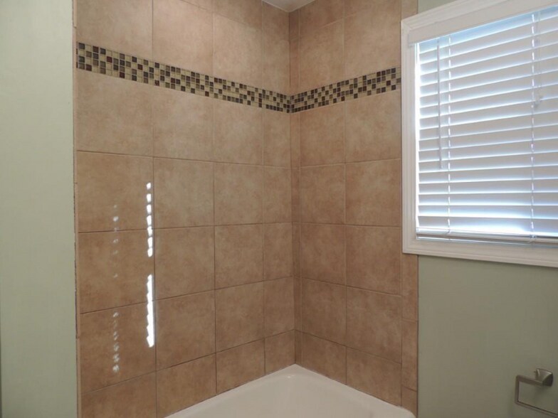 Building Photo - 23 Williams St