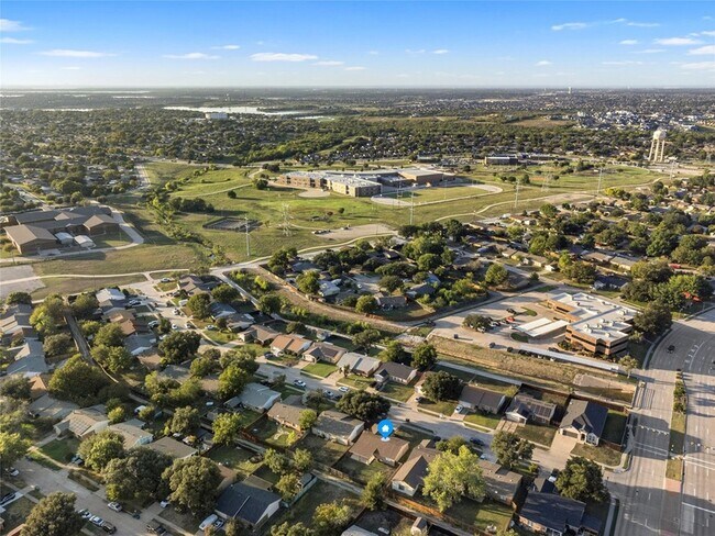 Building Photo - 5316 Yager Dr