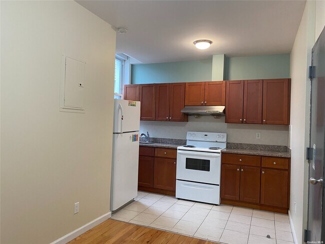 Building Photo - 61-12-61164 164th St