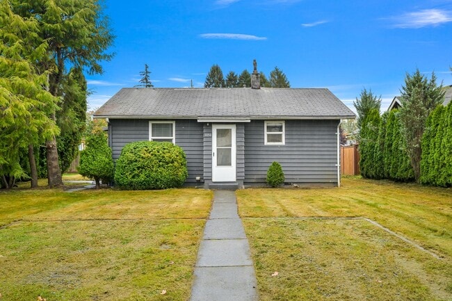 Building Photo - 2 Bedroom, 1 Bathroom Available!