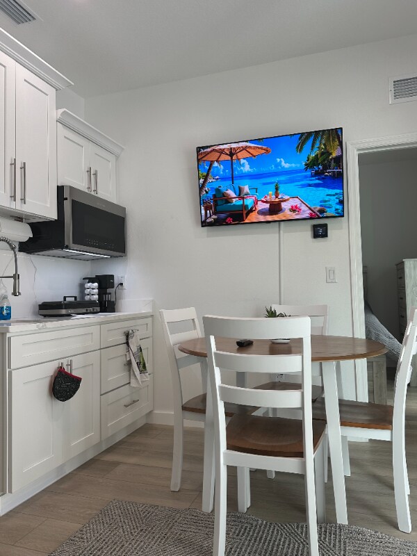 Building Photo - 527 N Garden Ave