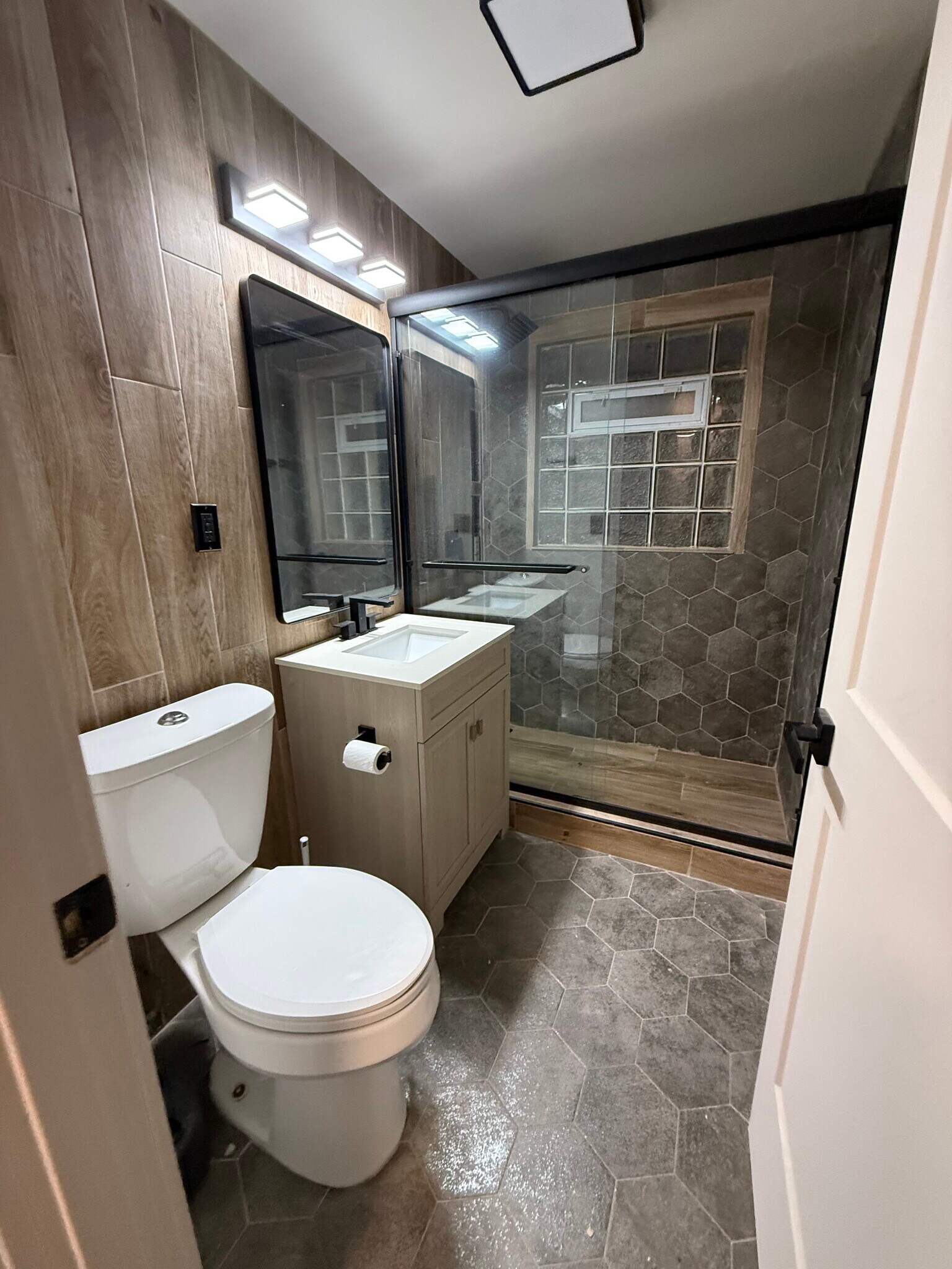Bathroom - 4330 N 91st St