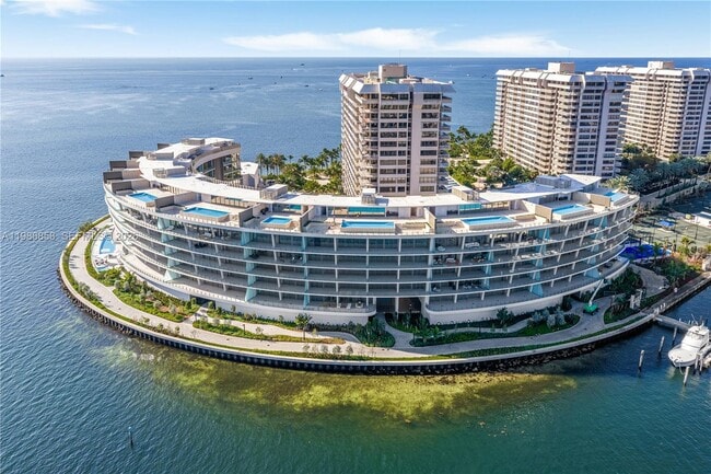 Building Photo - 5 Grove Isle Dr