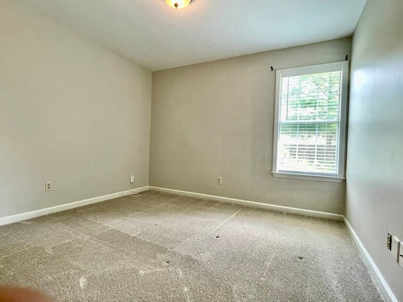 Building Photo - 1492 Howling Dr