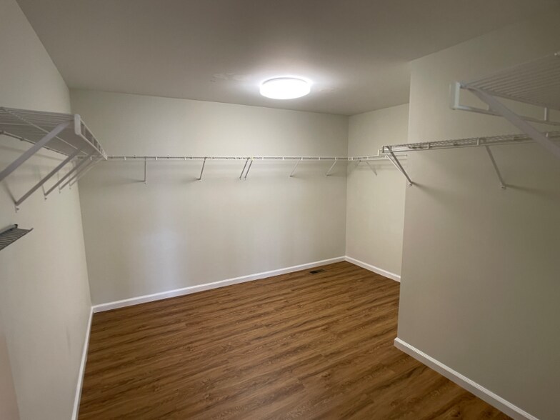 Building Photo - 3802 Scarlet Oak Dr