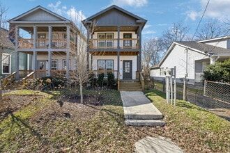 Building Photo - Grandeur in Germantown!