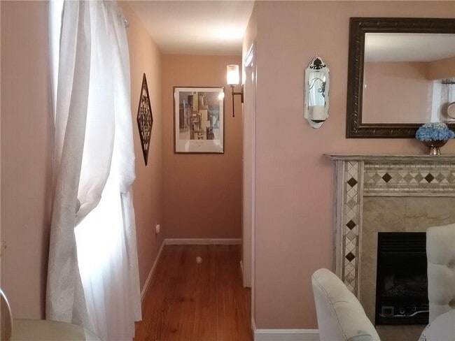 Building Photo - 23 Shield St