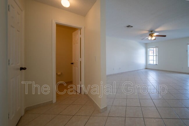 Building Photo - 1215 Kempton Chase Pkwy