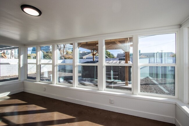 Building Photo - JUST REDUCED + FREE JUNE RENT!
