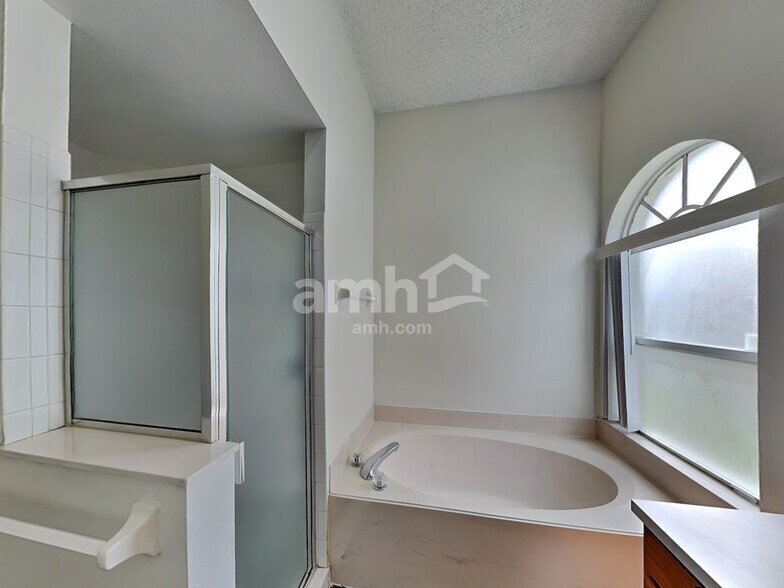 Building Photo - 12636 Enclave Dr