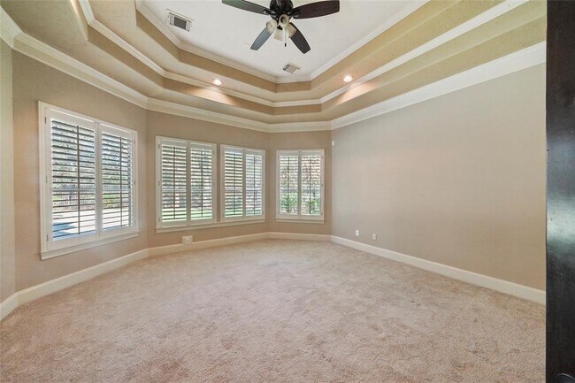 Building Photo - 30 N Palmiera Cir