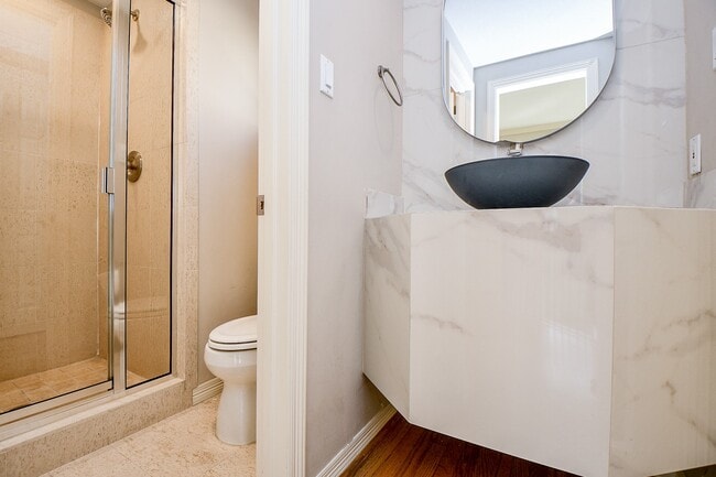 Building Photo - 2094 Brentwood Dr