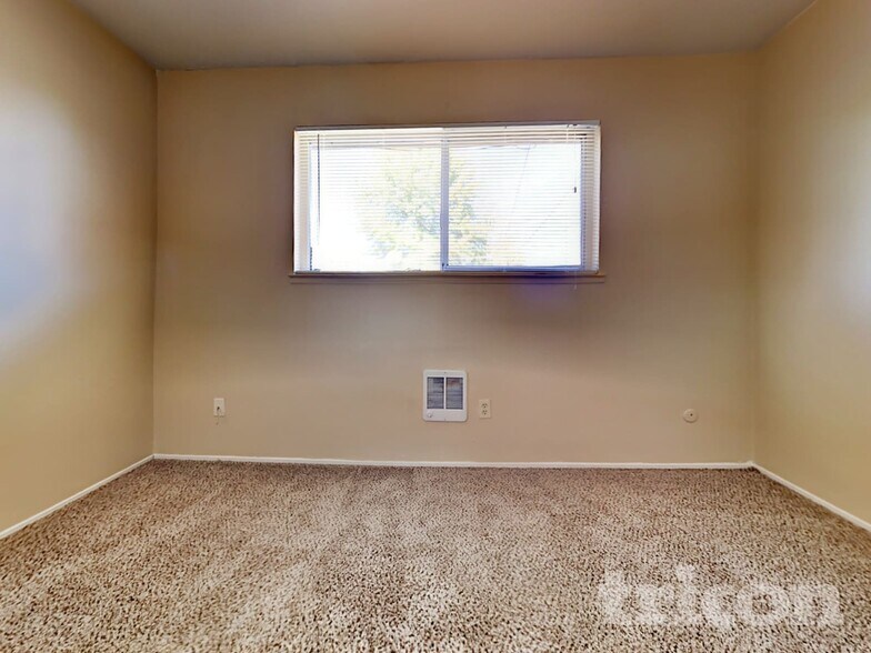 Building Photo - 10061 Lincoln Village Dr