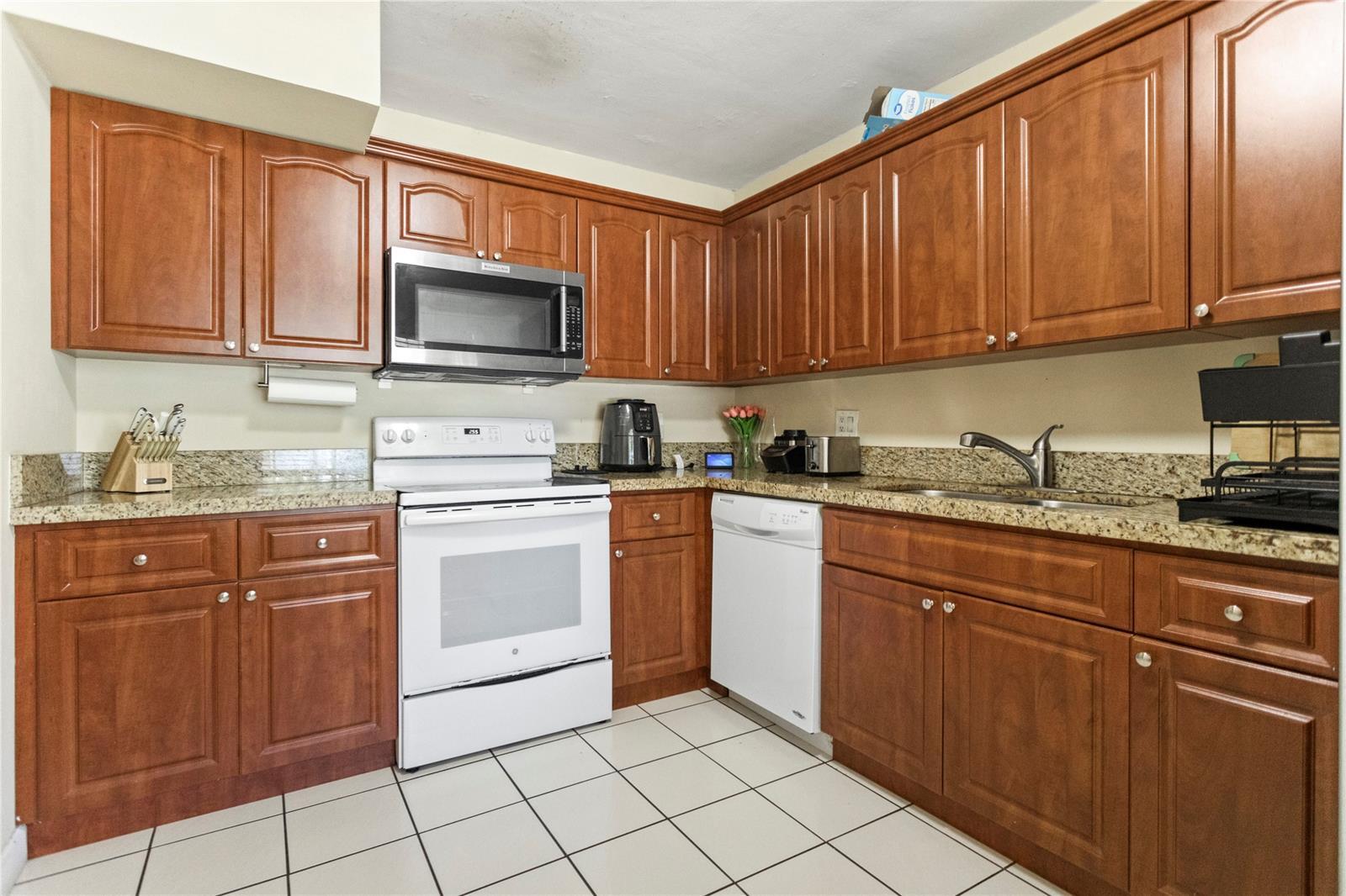 Building Photo - 16211 Saddle Club Rd