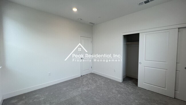 Building Photo - Newer Elk Grove 4bd/3.5ba Home near Big Horn & Poppyridge Rd