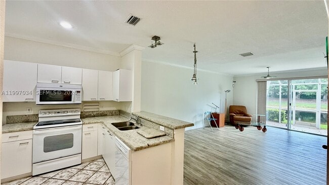 Building Photo - 2122 Pasa Verde Ln