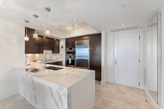 Building Photo - 2700 N Ocean Dr