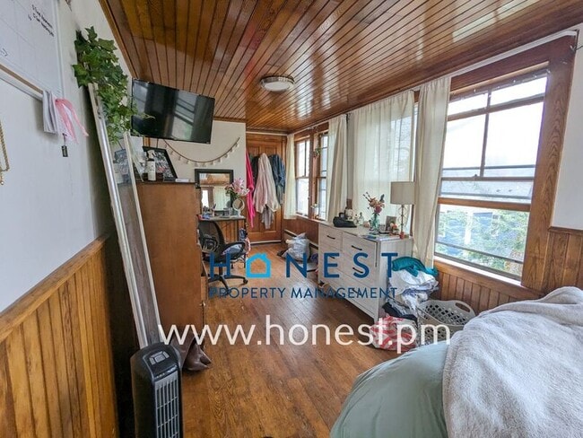 Building Photo - 20 Academy St